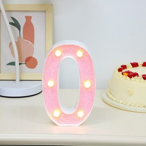 Numéro <span class=keywords><strong>O</strong></span> LED Lettre Lumières Rose Glitter Light Up Alphabet Signe Alimenté par Batterie pour Home Party Décoration Bar Mariage Anniversaire - Product Image 1