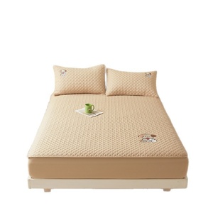Set Sprei Tiga Potong Berbahan Katun Murni Bersulam Kartun, Tebal, Berlapis, Untuk Semua Musim, Anti-Slip, Pelindung Kasur - Product Image 5