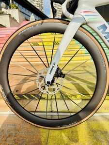 Bicicleta de Carreras Aerodinámica de Carbono T800 con <span class=keywords><strong>Pedales</strong></span> Shi Mano Di2 Ordinarios, 7.6 kg, Ligera, Rendimiento de Alto Nivel para Ciclistas Profesionales - Product Image 2