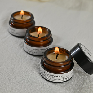 Vente en gros <span class=keywords><strong>de</strong></span> bougies <span class=keywords><strong>de</strong></span> voyage <span class=keywords><strong>de</strong></span> haute qualité en verre ambré <span class=keywords><strong>de</strong></span> taille mini bougies parfumées en cire <span class=keywords><strong>de</strong></span> soja <span class=keywords><strong>de</strong></span> type simple - Product Image 1