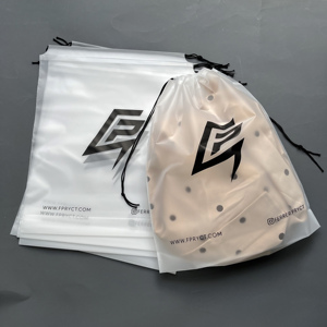 Sac à cordon personnalisé en CPE mat avec logo imprimé, pochette à cordon en plastique givré pour l'emballage de vêtements et de chaussures - Product Image 6