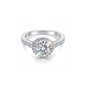 Anillo de Compromiso de Plata de Ley S925 con Baño de Rodio para Mujer, con Engaste de Puntas, Corte Brillante Redondo, Diamante Moissanita de 1.2ct - Product Image 1