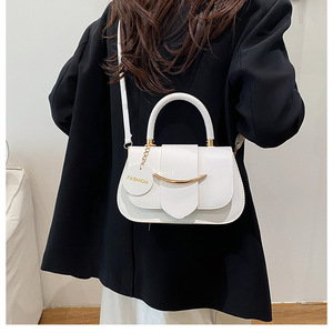 Sac bandoulière grande taille élégant et simple pour femme, nouvelle collection été, couleur unie, avec chaînes classiques – Meilleure vente - Product Image 3