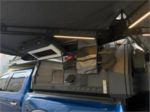 Camioneta Todoterreno 4x4 Moderna, Ligera e Impermeable, Personalizada, con Cabina Tipo RV y Cocina de Lujo - Product Image 4