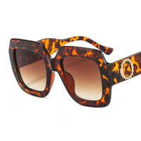 Lunettes de soleil à monture en plastique vert Lunettes de soleil de marque de luxe 2023 Nuances de logo pour femmes personnalisées