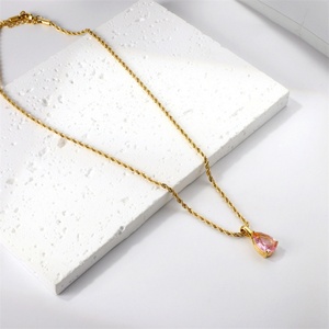 Collier personnalisé pour femme, délicat, avec breloque géométrique, plaqué or, pendentif goutte d'eau en cristal - Product Image 4