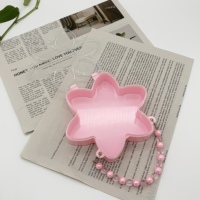 Boîte à bijoux en plastique écologique en forme de fleur colorée à six pétales pour perles, boucles d'oreilles, petites pièces, emballage cadeau