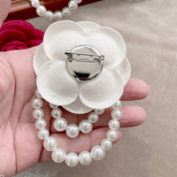 Fleur de camélia en tissu fait main vintage avec broche en perle insigne unisexe vêtements de fête de mariage accessoires de bijoux pour femmes