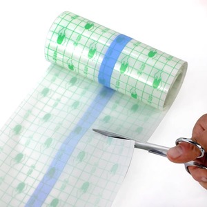 Bande adhésive médicale transparente à carreaux en film PU imperméable Anqisheng pour pansement et protection sous la douche - Product Image 1