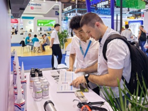 Scellant pour verre extérieur transparent en polyuréthane monocouche sans apprêt à haute viscosité AM-120A - Product Image 5