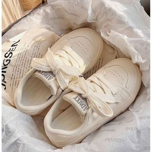 Baskets blanches à semelle épaisse et bout large pour femme, Nouvelle collection automne 2026, Design original et unique, Baskets tendance pour assortir à une tenue - Product Image 4