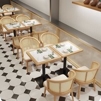 Ensemble de mobilier commercial moderne en bois pour hôtel, café, restaurant : table, chaises et banquette demi-courbe