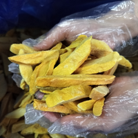 Gedroogd fruit: aardbei, framboos, mango, jackfruit, vijg, kiwi, perzik, banaan, passievrucht, diverse knapperige gedroogde vruchten te koop