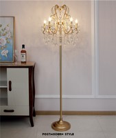 Nouveautés : Lampadaire d'angle moderne de luxe en métal doré et cristal avec LED