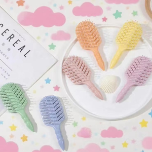 Vente en gros de mini brosse à cheveux personnalisée pour bébé démêlant produit de lissage avec logo en nylon pour enfants avec évent - Product Image 1