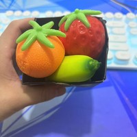 Jouets en gros en forme de fruits de dessin animé à presser pour garçons et filles - Balles anti-stress en caoutchouc à rebond lent, cadeaux de fête