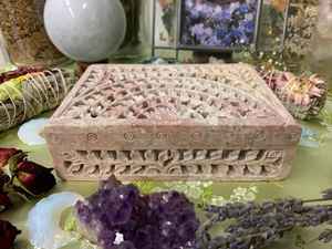 Boîtes en pierre de savon et marbre sculptées Solutions de rangement décoratives pour la décoration intérieure Cadeaux et décoration de boîte à mouchoirs en gros disponible - Product Image 3