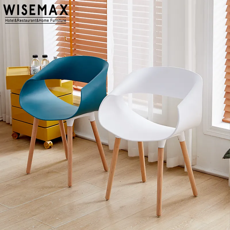 WISEMAX FURNITURE Restaurant fornitore sedia da pranzo in plastica di design economico con gambe in legno sedia da giardino in plastica per esterni