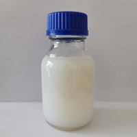 Émulsion de polyuréthane aliphatique moussante à base d'eau de résines PU utilisée pour les matériaux moussants en cuir de vêtement souple