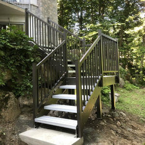 Scala a Chiocciola per Esterni con Struttura in Acciaio Personalizzata, Gradini in Legno e Ringhiera in Acciaio - Product Image 4