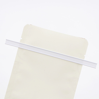 Vente en gros de sacs de café en papier kraft blanc refermable à haute étanchéité emballage de sacs de café à fond plat avec logo imprimé avec attache en étain