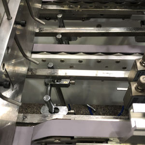 [] Máquina encoladora de carpetas de cuatro y seis esquinas estándar CE Máquina encoladora de carpetas inferiores de bloqueo automático - Product Image 2