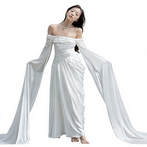 Robe de mariée légère asymétrique style français, blanche, <span class=keywords><strong>pure</strong></span> et séduisante, longueur ras du sol, silhouette plage, avec fleurs, pour cérémonie - Product Image 1
