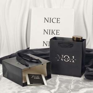 Sac en papier kraft personnalisé pour le commerce de détail, sac de shopping pour vêtements, sac cadeau, poignée de luxe, mini emballage, sac en papier imprimé avec logos - Product Image 5