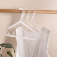 Vente en gros Cintres en plastique pour affichage Vêtements portables en acrylique Suspendus pour les magasins de vêtements Gilet Chemise Veste