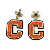 Venta al por mayor de joyería deportiva personalizable AP CURATED COUTURE, pendientes colgantes con letras y nombres personalizados, con pedrería y cuentas de cristal, a la moda.