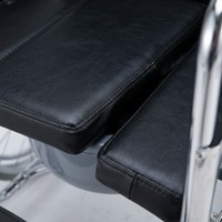Fauteuil roulant manuel avec cadre en acier chromé, capacité de charge de 100 kg, chaise de transport médical pour patients d'hôpital, vente en gros OEM