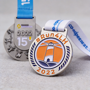 Medalla Deportiva de Metal Personalizada con Impresión UV, Logotipo Diseñado en Fábrica, Plateado, Sin Pedido Mínimo para Competiciones Deportivas - Product Image 1