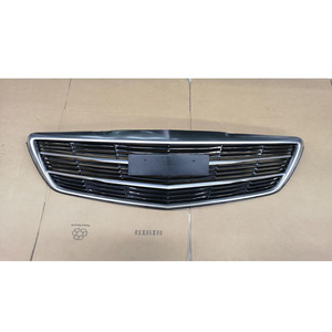 Calandre de pare-chocs avant noire brillante de style V, lifting, compatible avec <span class=keywords><strong>Cadillac</strong></span> ATS Sedan Coupé 2015-2019, sans emblème - Product Image 1