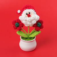 Père Noël au crochet fait main avec plante en pot à fleurs bouffantes, décoration de Noël pour tableau de bord de voiture, maison, bureau, cadeau