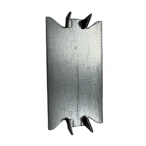 Piastra di protezione del cavo rettangolare in acciaio zincato con protezione per unghie in legno argento