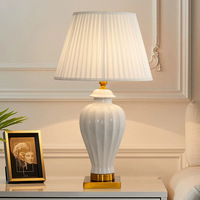 Lampe de bureau en céramique de style minimaliste américain blanc, lampe de chevet de style européen, chaude et confortable