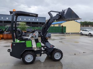 Mini Cargadora <span class=keywords><strong>de</strong></span> Ruedas HAIJU, Bajo Consumo <span class=keywords><strong>de</strong></span> Combustible, Motor Perkins 4x4, Potencia Nominal: 18.2 kW, Cargadora <span class=keywords><strong>de</strong></span> Ruedas <span class=keywords><strong>de</strong></span> China para Hogar y <span class=keywords><strong>Granja</strong></span> - Product Image 2