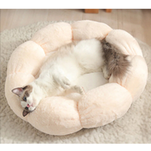Cama para mascotas Elyzabeth con forma de flor, base antideslizante, felpa suave, cama acogedora y linda para gatos de interior - Product Image 2