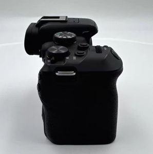 Appareil photo numérique Canon R10 haute performance d'occasion, 24MP, enregistrement vidéo 4K - Product Image 3