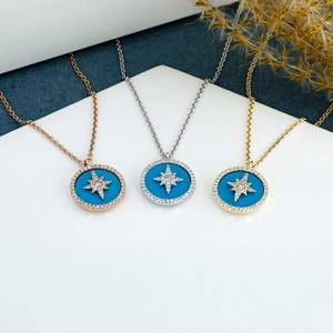 จี้สร้อยคอรูปดาวประดับเพชรทองคำ 18k: ประดับด้วยเทอร์ควอยซ์หรือออนิกซ์ - Product Image 1