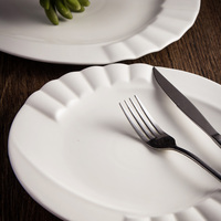 Assiettes à dîner en porcelaine céramique en forme de piano romantique de haute qualité pour les banquets d'hôtel ou de restaurant de mariage