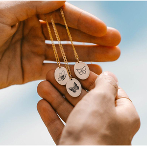 Collier minimaliste en acier inoxydable <span class=keywords><strong>316L</strong></span> 18mm x 12mm avec pendentif ovale papillon - Product Image 1