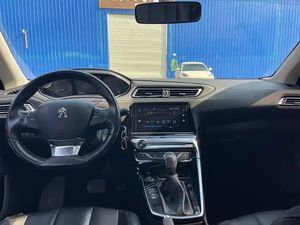 Personnalisation Intérieure Fournie Voitures d'<span class=keywords><strong>Occasion</strong></span> 2019 2020 2021 <span class=keywords><strong>PEUGEOT</strong></span> <span class=keywords><strong>308</strong></span> Berline <span class=keywords><strong>Essence</strong></span> Conduite à Gauche - Product Image 3