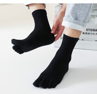 Chaussettes de sport en coton épais et respirant pour hommes, à cinq orteils, avec logo personnalisé sous la semelle, idéales pour la course en extérieur (vente en gros)