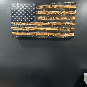 Arredo con Scomparto Segreto a Forma di Bandiera Americana Nera e Effetto Bruciato, con Serratura Biometrica e Funzione di Nascondimento - Product Image 2