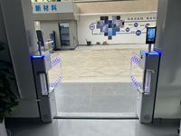 Barrera Abatible Automática de Alta Seguridad de Acero Inoxidable 304 con Reconocimiento Facial, Anti-Embestida de Traseros, Protección IP54 para Peatones