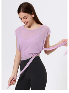 Camiseta deportiva de yoga 2 en 1 para mujer al por mayor, con sujetador incorporado, manga corta con lazo lateral, elástica y suave, para pilates y gimnasio - Product Image 3