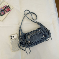 Tas Selempang Wanita Model Biker Denim Distressed Washed 2026, Manis dan Keren, Dapat Dipakai di Bawah Lengan, di Bahu, dan Crossbody dengan Tali yang Dapat Disesuaikan