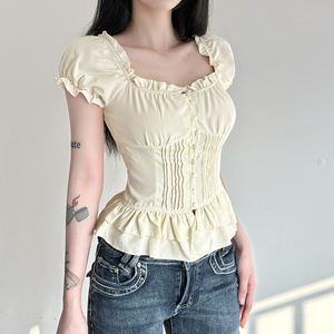 เสื้อยืดผู้หญิงคอเหลี่ยมแต่งระบาย แขนพอง ติดกระดุม ผ้าถัก สีพื้น สไตล์หวาน ใส่ได้ทุกวัน - Product Image 3