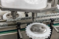 Ligne de production automatique de remplissage, de bouchage et de scellage de flacons en verre pour liquides, poudres, solutions stériles, GMP, SS316L, écran tactile PLC